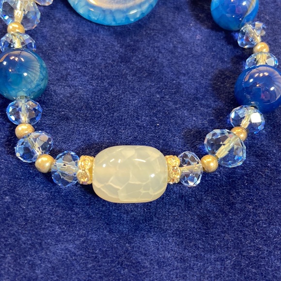 Blue Glass Bead Stretch Bracelet with Silver Beads. - Picture 8 of 10